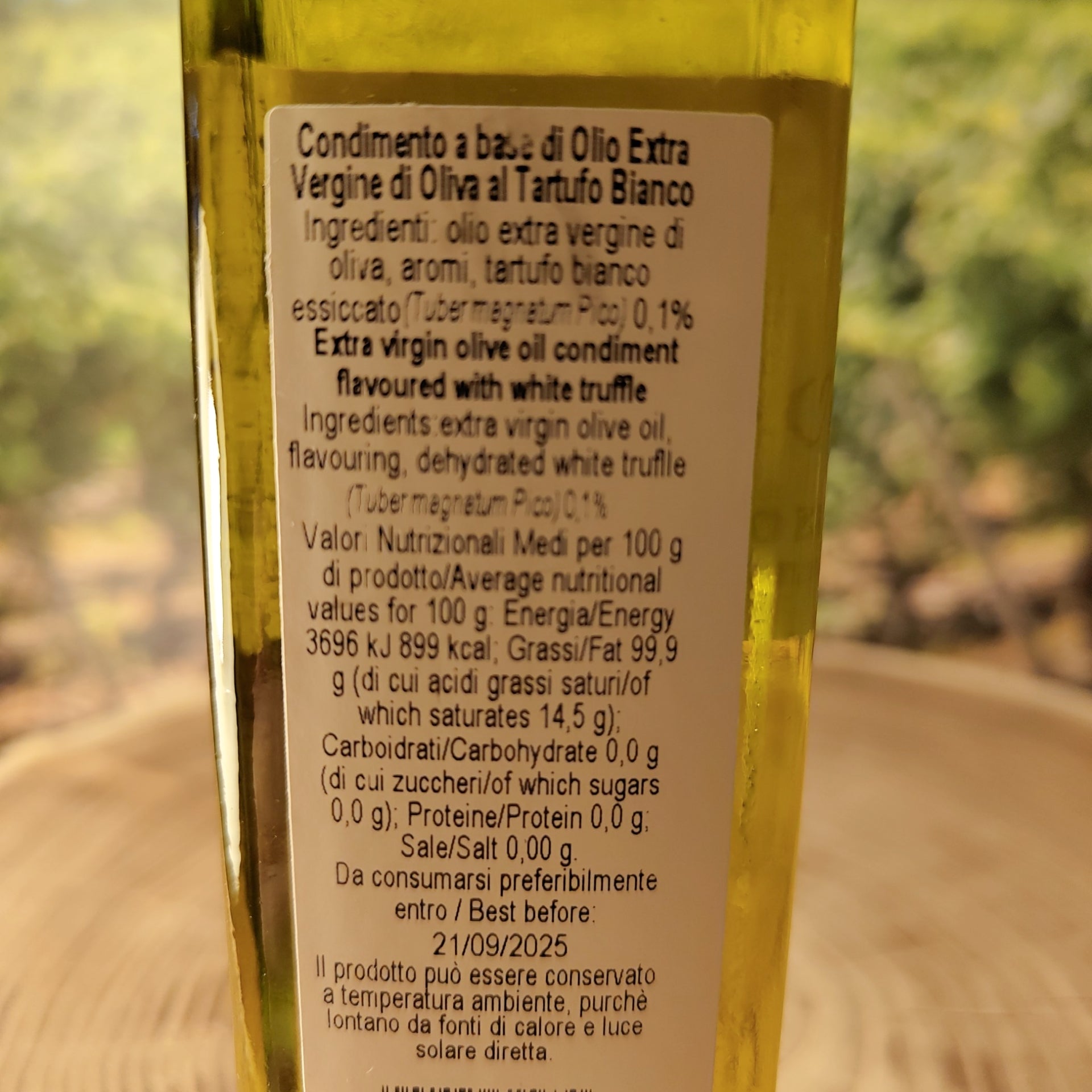 Olio Extra Vergine di oliva al tartufo estivo in bottiglia da 250ml.