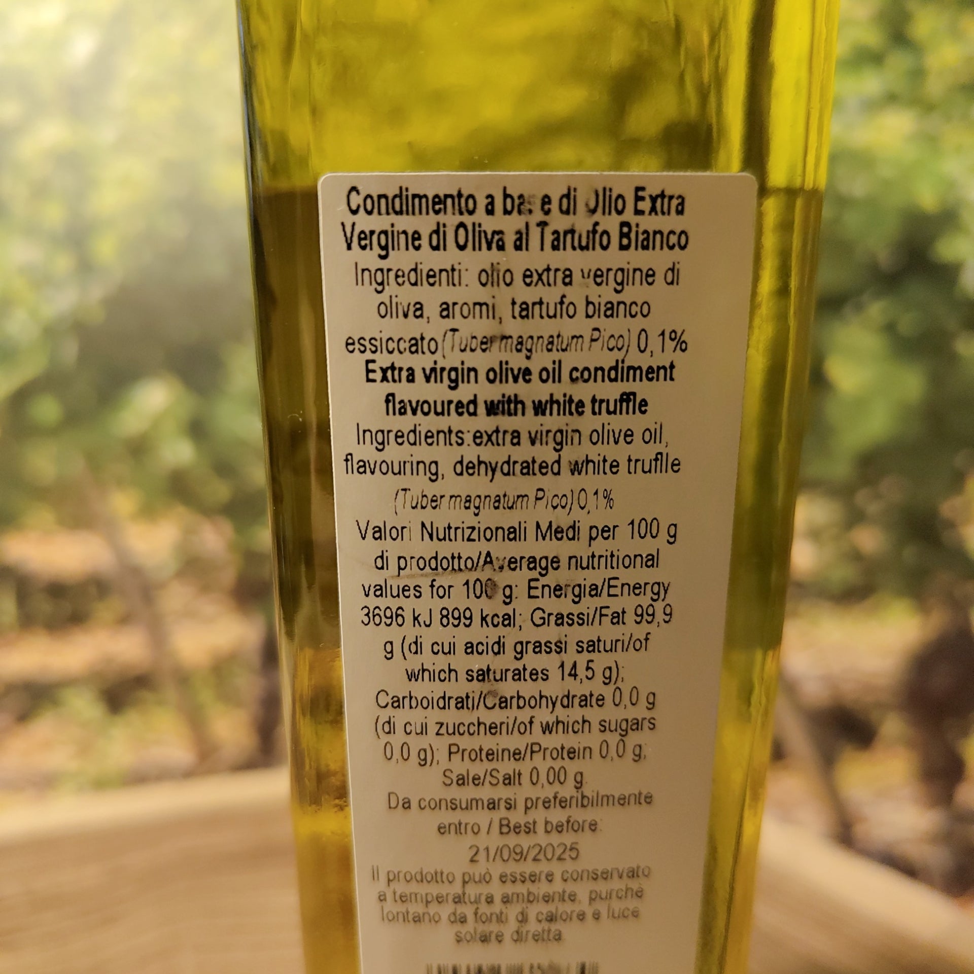 Olio Extra Vergine di oliva al tartufo bianco in bottiglia da 250ml.